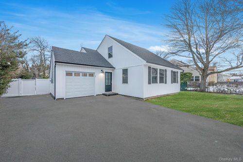 41 Nancy Pl, Massapequa, NY, 11758-4322 | Card Image