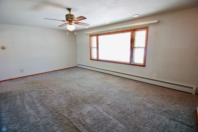 Living room-spacious! | Image 18