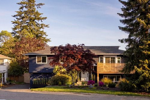 4021 Hessington Pl, Saanich, BC, V8N5C5 | Card Image