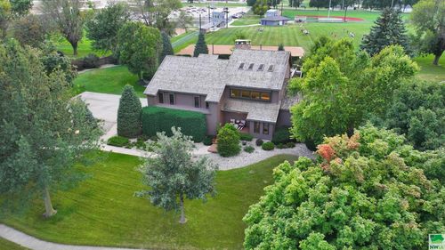 700 Juneau Ave Se, Orange City, IA, 51041-1825 | Card Image