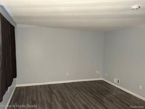 2189 Jarvis Ave, Warren, MI, 48091-2116 | Card Image