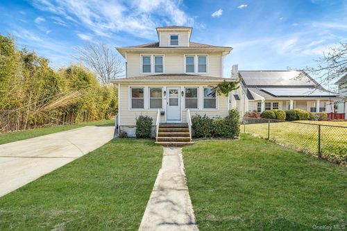 129 Bay Ave, Patchogue, NY, 11772-4054 | Card Image