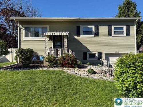 812 Faith Dr, CATASAUQUA, PA, 18032-1406 | Card Image