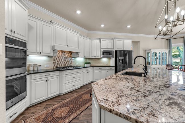 663 Private Road 1712, House other with 3 bedrooms, 3 bathrooms and null parking in Mico TX | Image 32