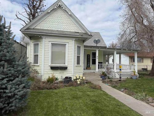 86 W 1st Ave, Glenns Ferry, ID, 83623-2707 | Card Image