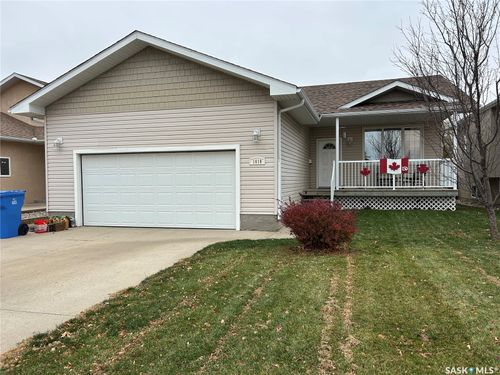 1618 2nd Street, Estevan, SK, S4A0N1 | Card Image