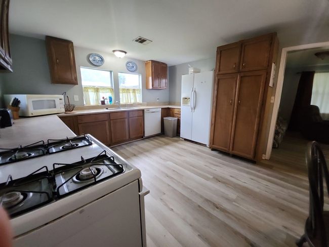 1610 Dupont Dr, House other with 3 bedrooms, 2 bathrooms and null parking in Orange TX | Image 5