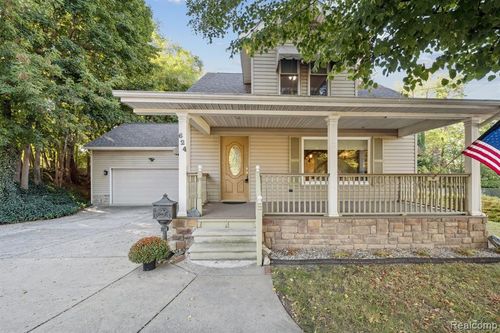 624 E Main St, Brighton, MI, 48116-1616 | Card Image