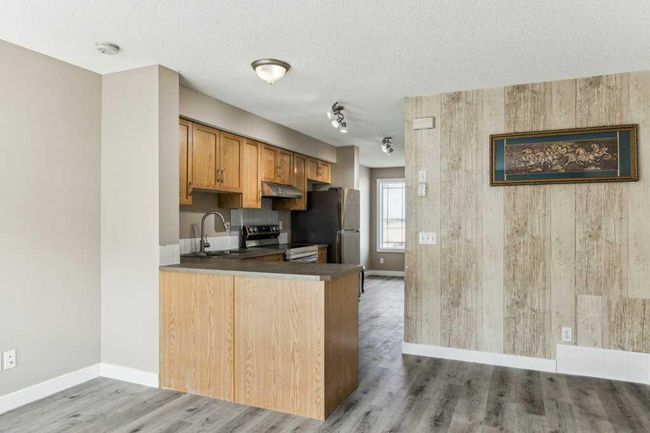 288 Saddlebrook Point Ne, Home with 2 bedrooms, 1 bathrooms and 2 parking in Calgary AB | Image 5