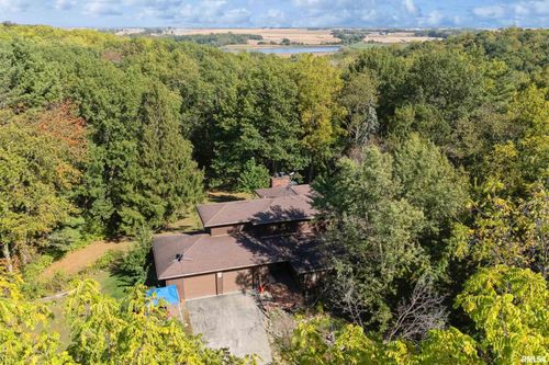 8039 Hazel Rd, Morrison, IL, 61270-9641 | Card Image