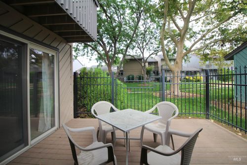 7285 W Cascade Dr, Boise, ID, 83704-8635 | Card Image