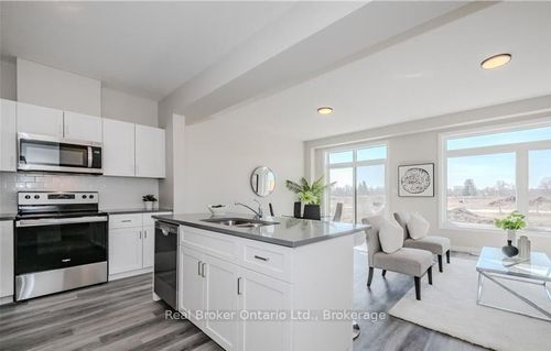 66 Ayr Meadows Cres, Ayr, ON, N0B1E0 | Card Image