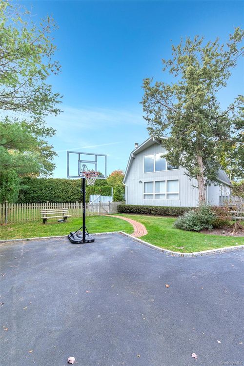 18 Alanson Ln, Hampton Bays, NY, 11946-3228 | Card Image
