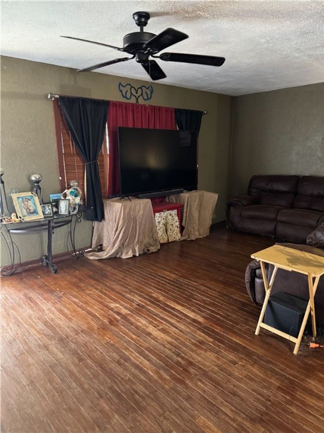 208 W Plasuela St, House other with 3 bedrooms, 1 bathrooms and null parking in Refugio TX | Image 7