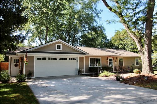 16 Cullens Run, Pittsford, NY, 14534-3300 | Card Image