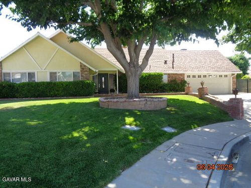 43901 Fabrik Ave, Lancaster, CA, 93536-5815 | Card Image