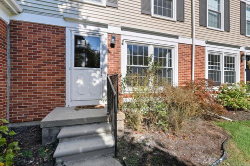 1340 Kings Cove Dr, Rochester Hills, MI, 48306-4236 | Card Image