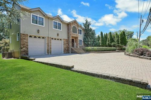 215 White Ave, Old Tappan, NJ, 07675-7405 | Card Image