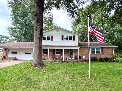 1282 Independence Cir Se, New Philadelphia, OH, 44663-9334 | Card Image