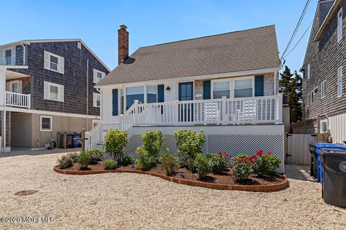424 Iroquois Ave, BEACH HAVEN, NJ, 08008-1447 | Card Image