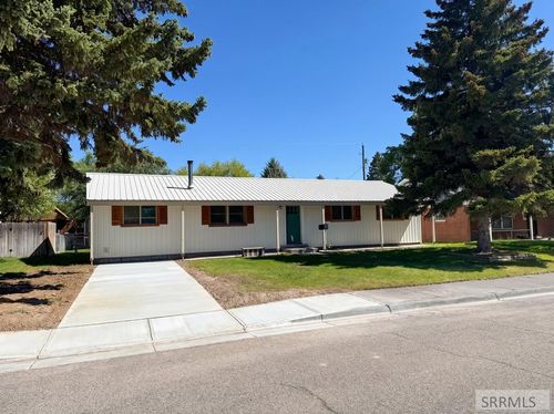 2237 Logan Dr, Idaho Falls, ID, 83401-4450 | Card Image