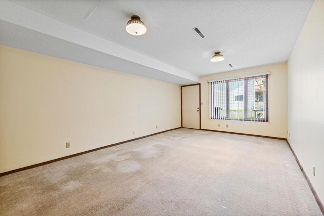 24 Family room_lower.jpg | Image 20