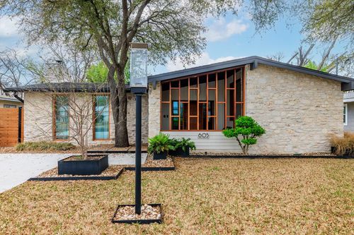 605 N Adams St, Fredericksburg, TX, 78624-3901 | Card Image