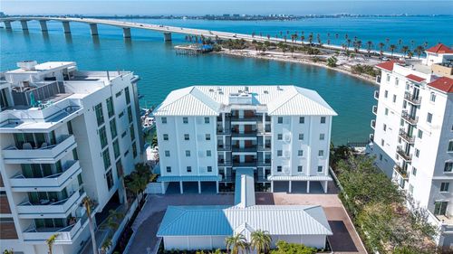 21-174 Golden Gate Point, SARASOTA, FL, 34236 | Card Image