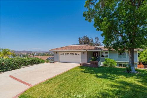 22436 Pin Tail Dr, Canyon Lake, CA, 92587-7582 | Card Image