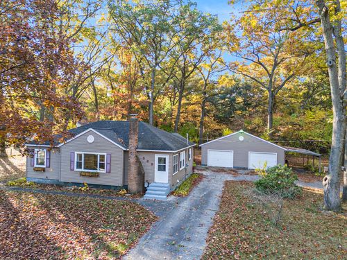 585 W River Rd, North Muskegon, MI, 49445-1070 | Card Image