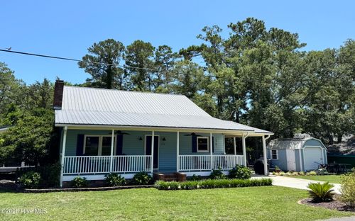 712 Longleaf Dr, Southport, NC, 28461-4046 | Card Image