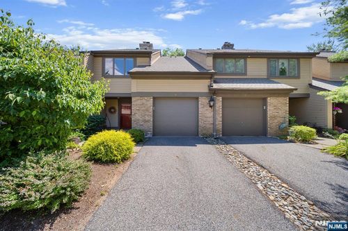 12 Sandburg Ct, Mahwah, NJ, 07430-3167 | Card Image