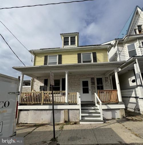 11 Central Ave, LEWISTOWN, PA, 17044-1404 | Card Image