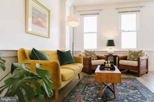 318 W South St, KENNETT SQUARE, PA, 19348-3458 | Card Image