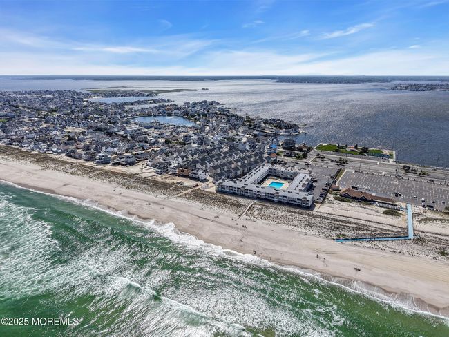 6 Shell Rd, Condo with 2 bedrooms, 3 bathrooms and 2 parking in Mantoloking NJ | Image 45