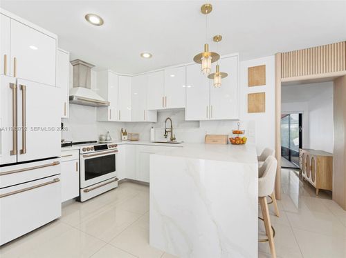 550 Nw 58th Ave, Miami, FL, 33126-3118 | Card Image