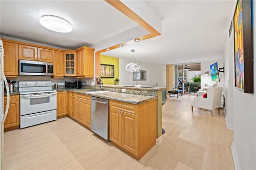 apt-104-424 Se 10th St, Dania Beach, FL, 33004-4550 | Card Image