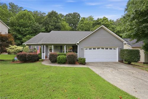 2109 Priya St, Thomasville, NC, 27360-8624 | Card Image