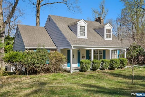 162 Anderson Ave, Closter, NJ, 07624-2330 | Card Image