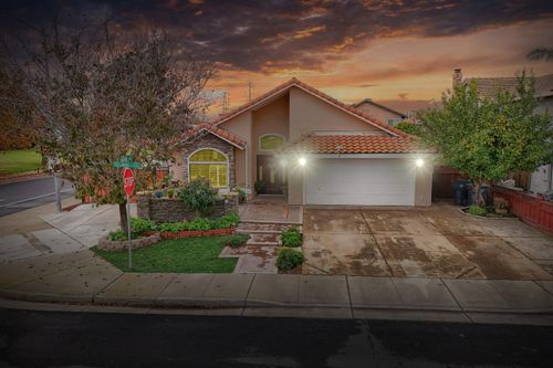 925 Colonial Lane, Tracy, CA, 95376 | Card Image