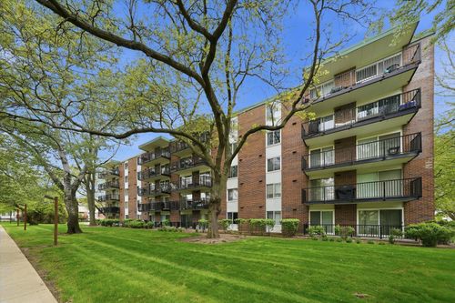 w103-5S040 Pebblewood Ln, Naperville, IL, 60563 | Card Image