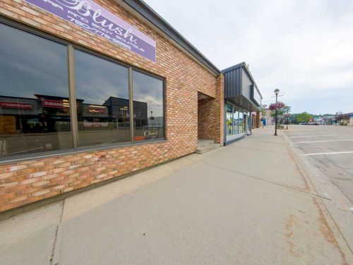 {{alt}} | Card Image