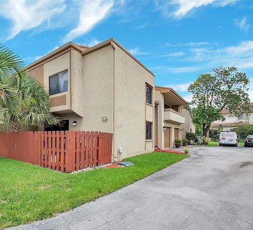d16-8420 N Missionwood Cir, Miramar, FL, 33025-2936 | Card Image