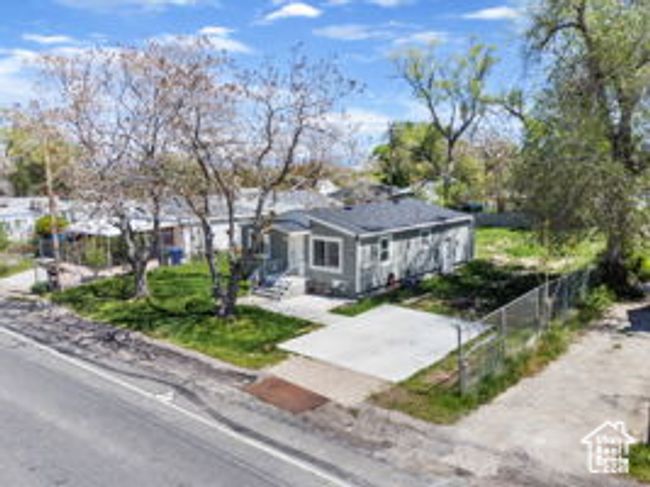 Ranch-style home with fence | Image 29