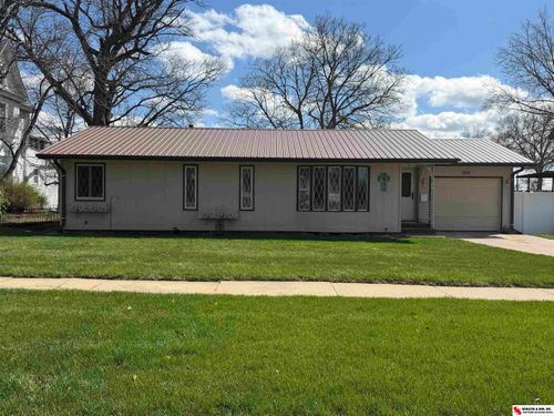 920 4th St, Fairbury, NE, 68352-2802 | Card Image