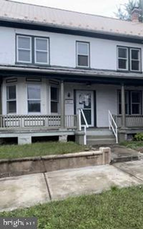 713 New York Ave, MARTINSBURG, WV, 25401-2123 | Card Image