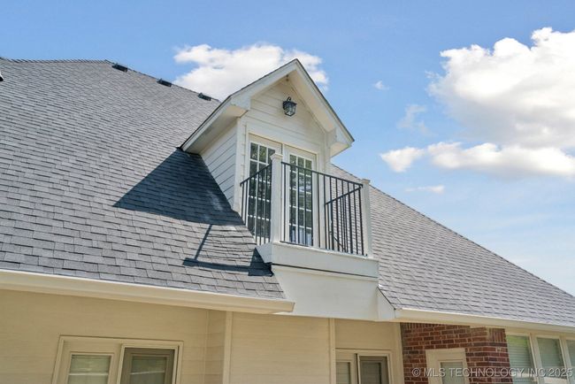 Balcony off game room. | Image 49
