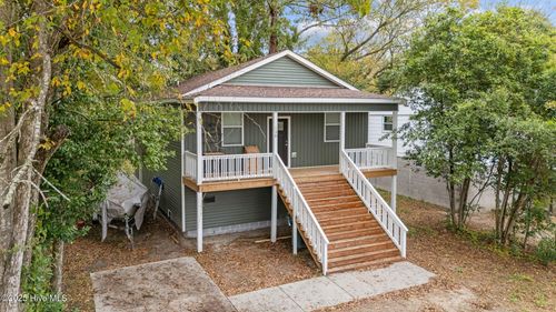 130 W 6th St, Washington, NC, 27889-4462 | Card Image