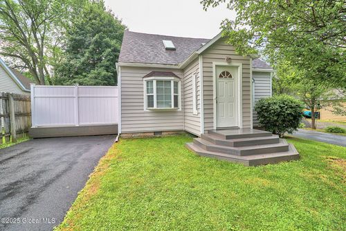 22 Schaffer Dr, Cohoes, NY, 12047-4916 | Card Image