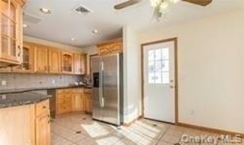 4 Thistle Ln, Kings Park, NY, 11754-4320 | Card Image